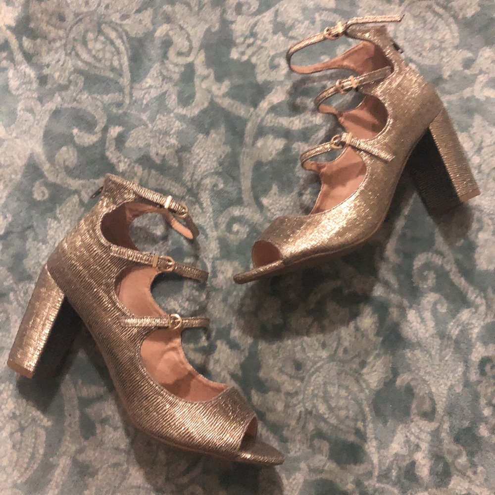 Report gold heels